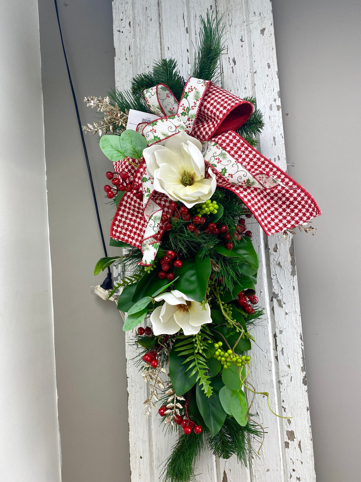 34" Magnolia Christmas Grace Teardrop Swag