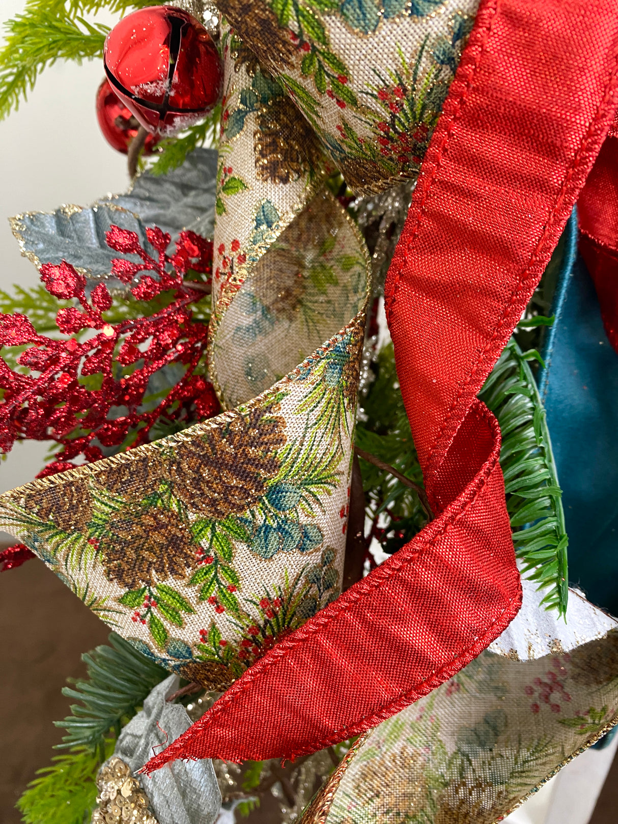 25" Christmas Glimmer Vertical Swag