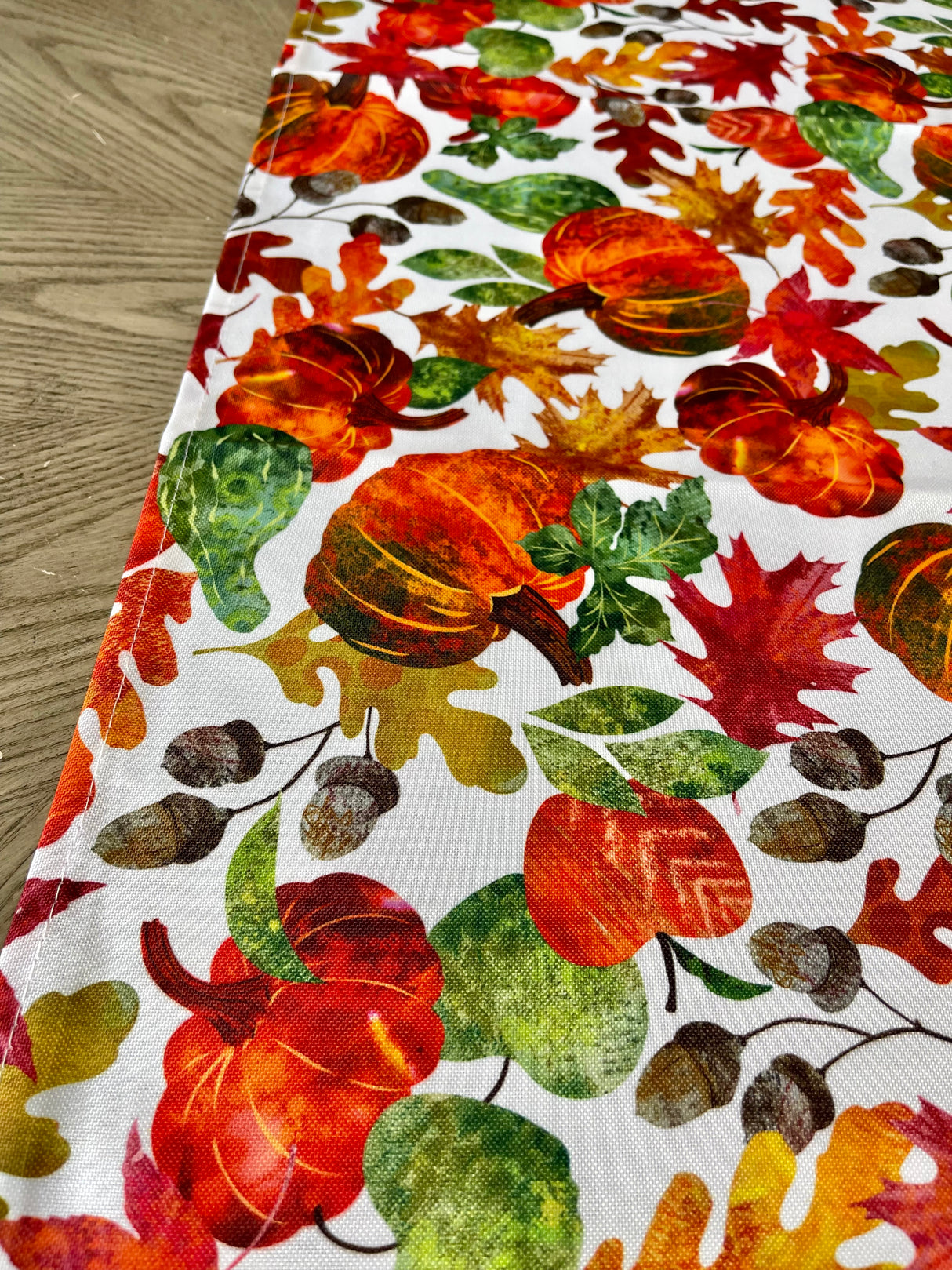 Full Pumpkin Foliage Table Runner