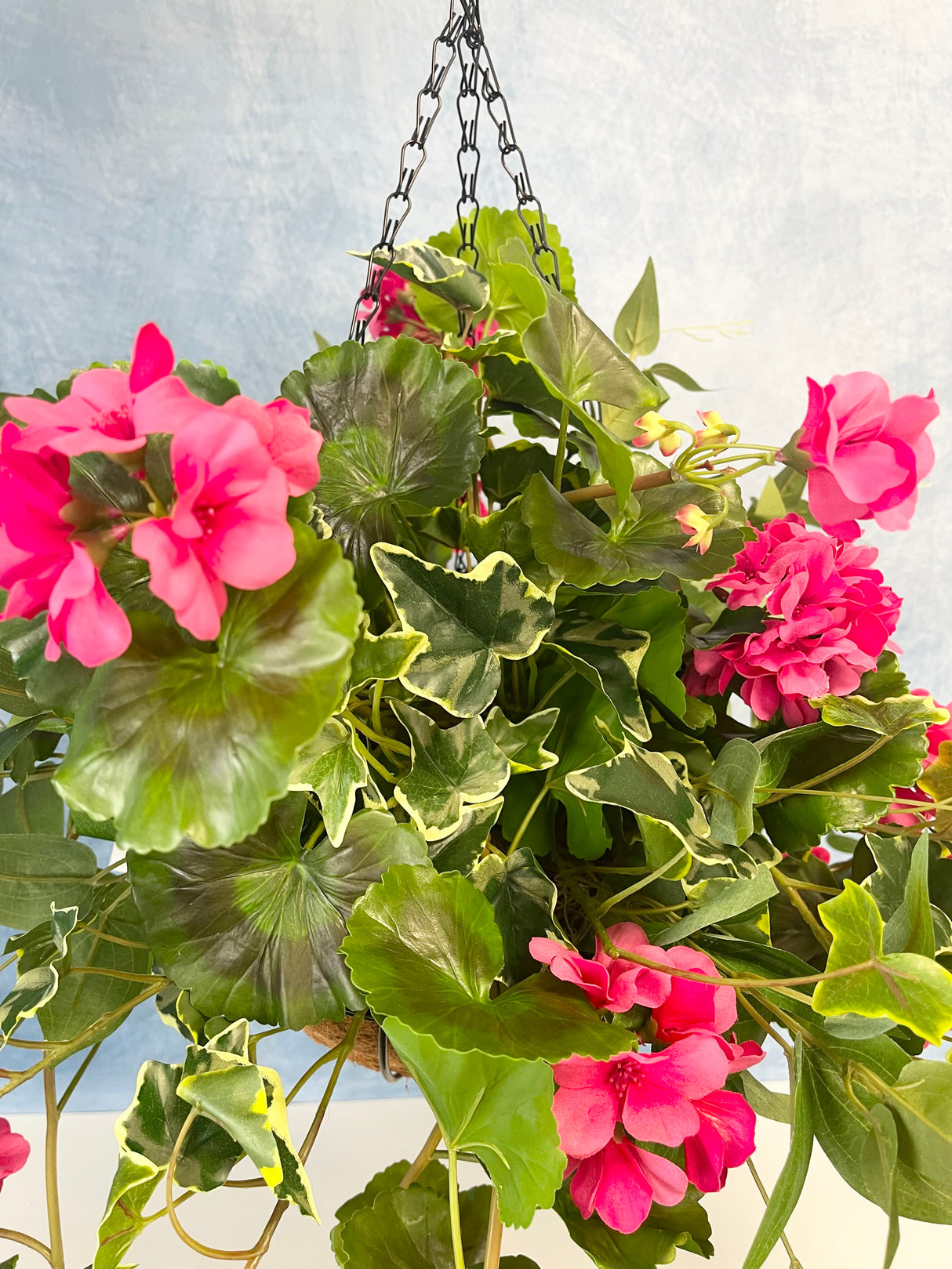 29" Blowing In the Wind Hanging Basket