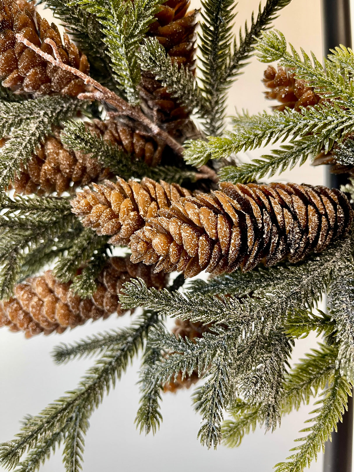 20" Frost Pinecone Wreath