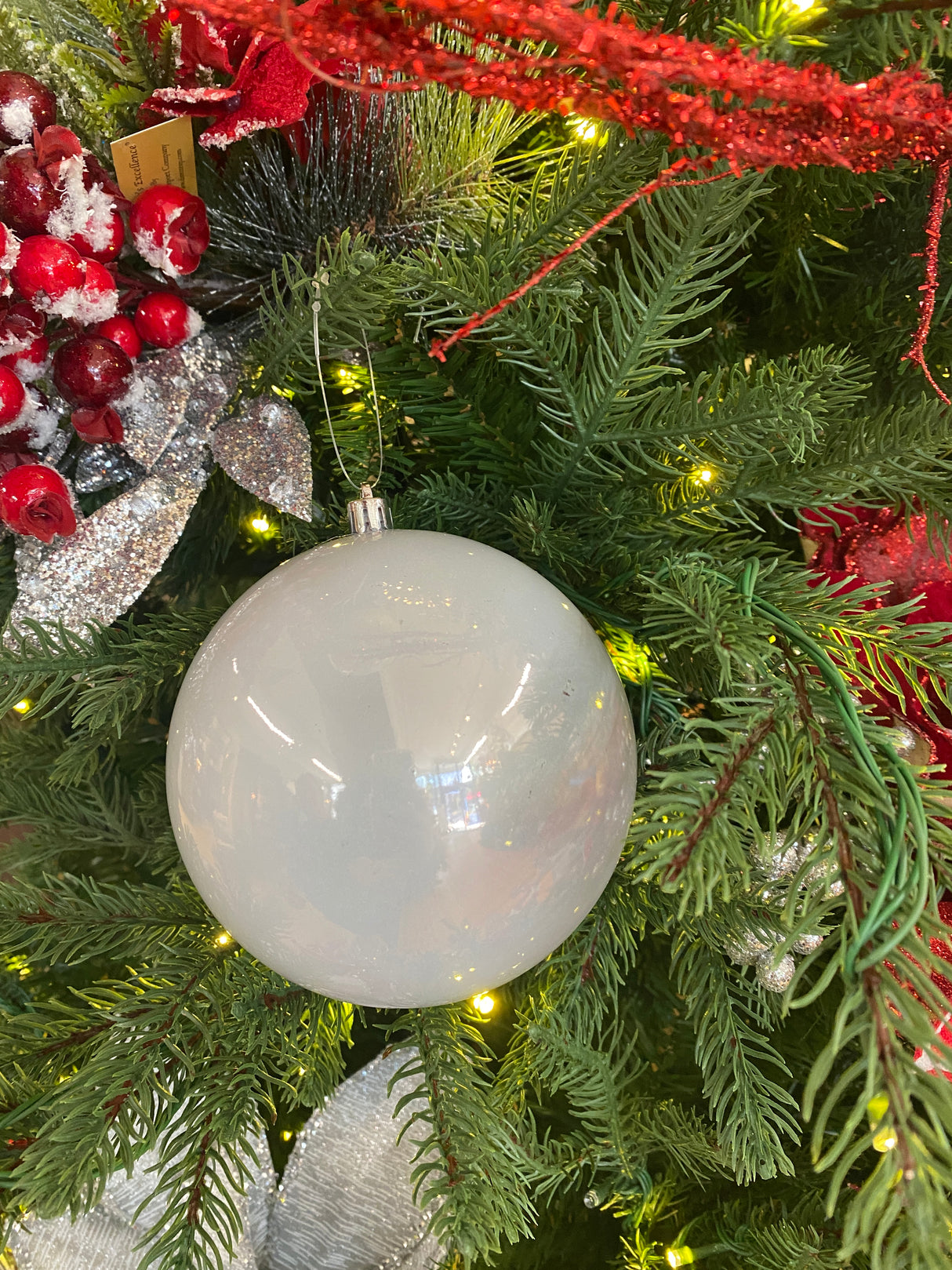 White Seamles Ball Ornament