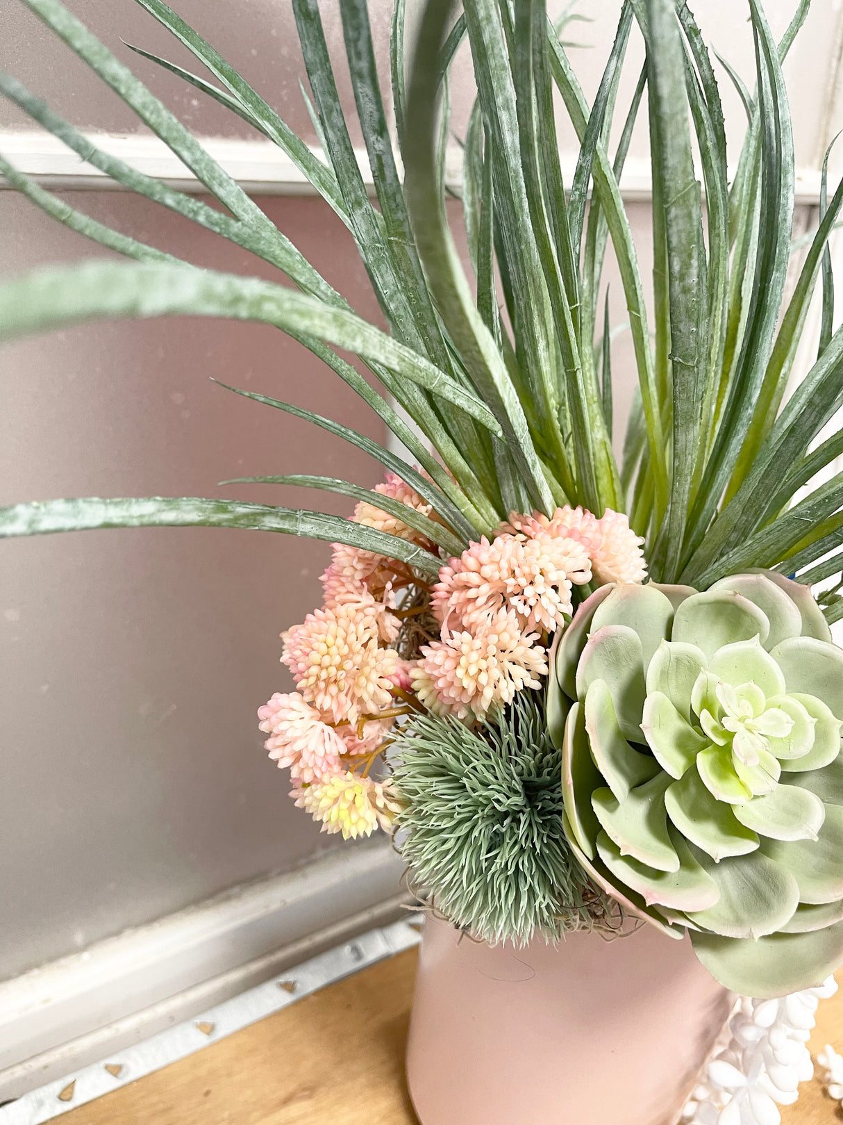 20" Pop Of Pink Centerpiece