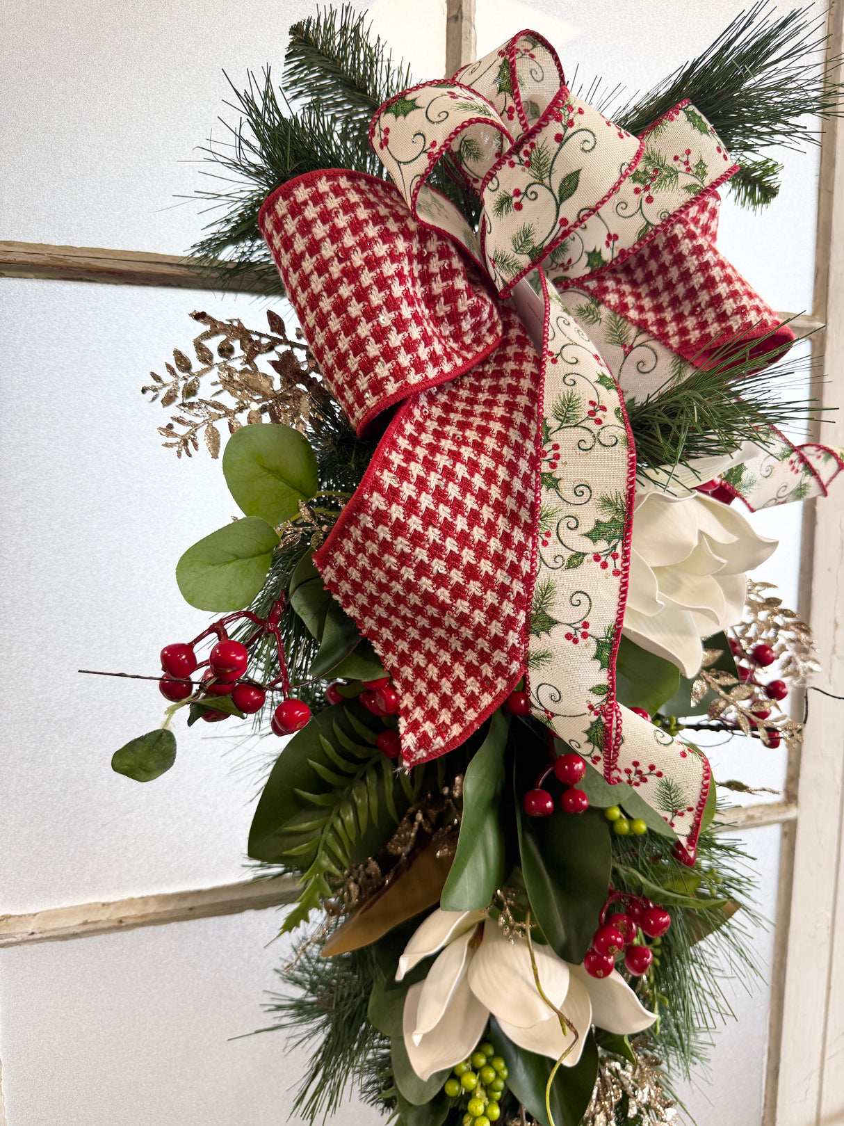 34" Magnolia Christmas Grace Teardrop Swag