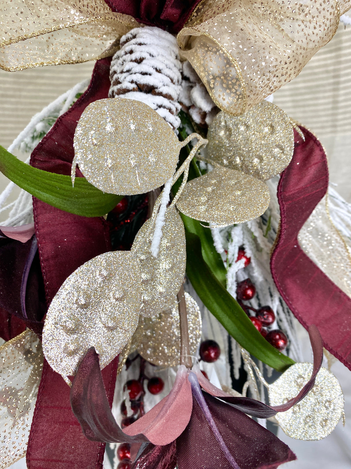 21" Winter Lily Lantern Swag