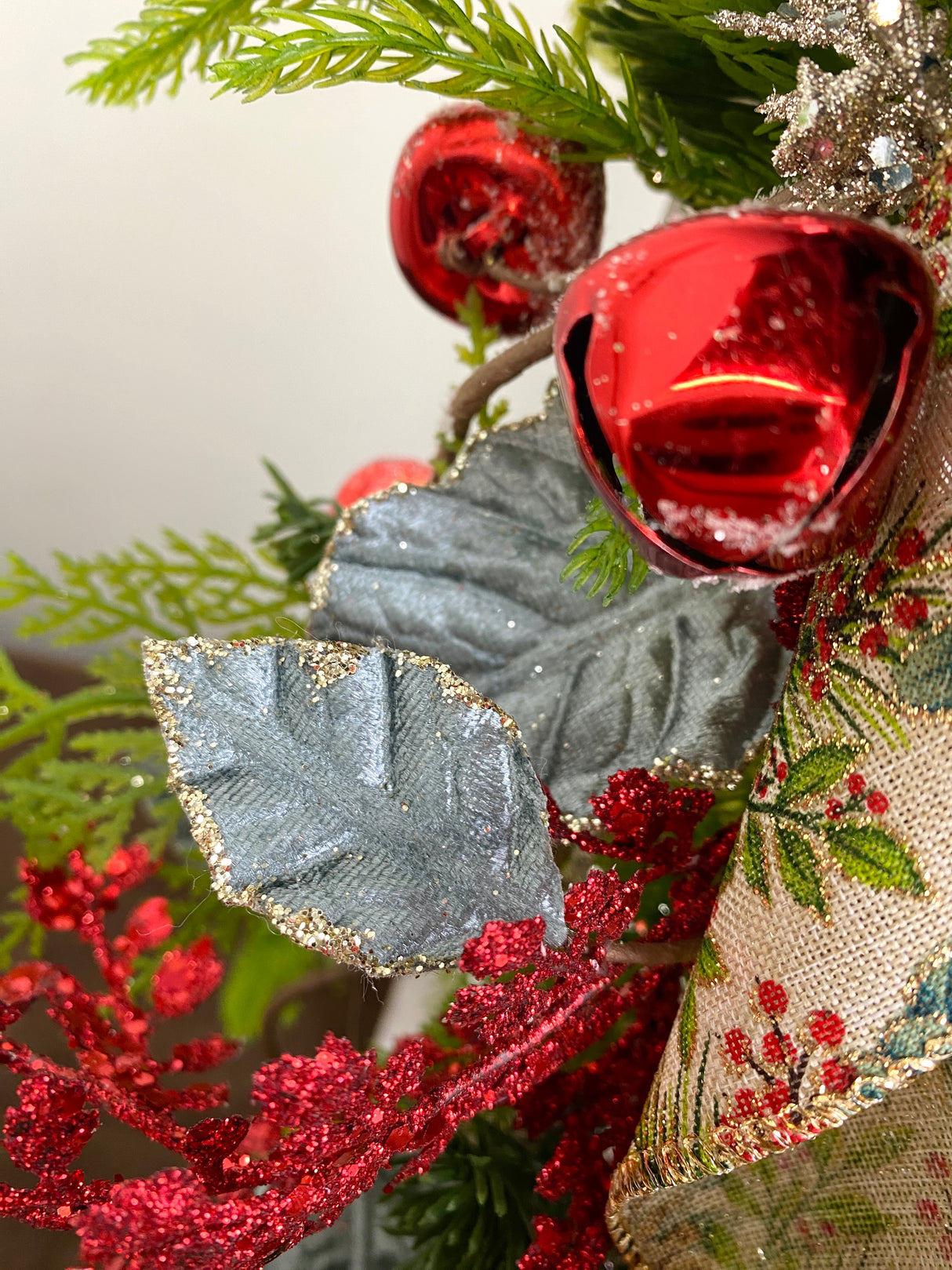 25" Christmas Glimmer Vertical Swag
