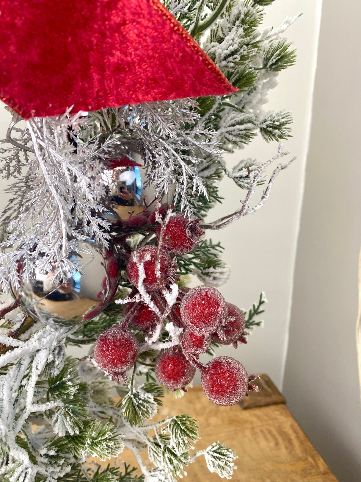 26" Glitz And Shimmer Wreath