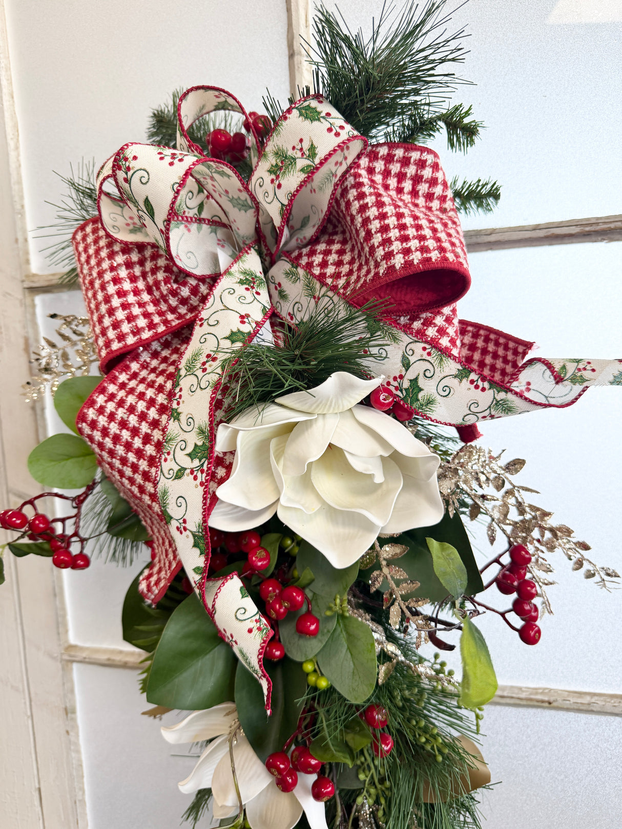 34" Magnolia Christmas Grace Teardrop Swag