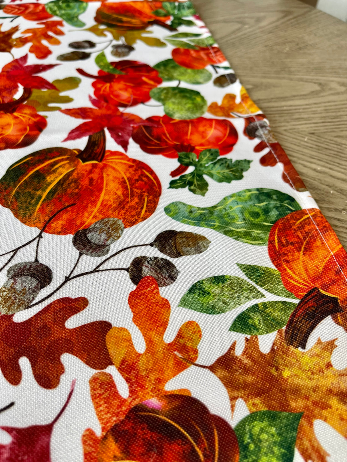 Full Pumpkin Foliage Table Runner