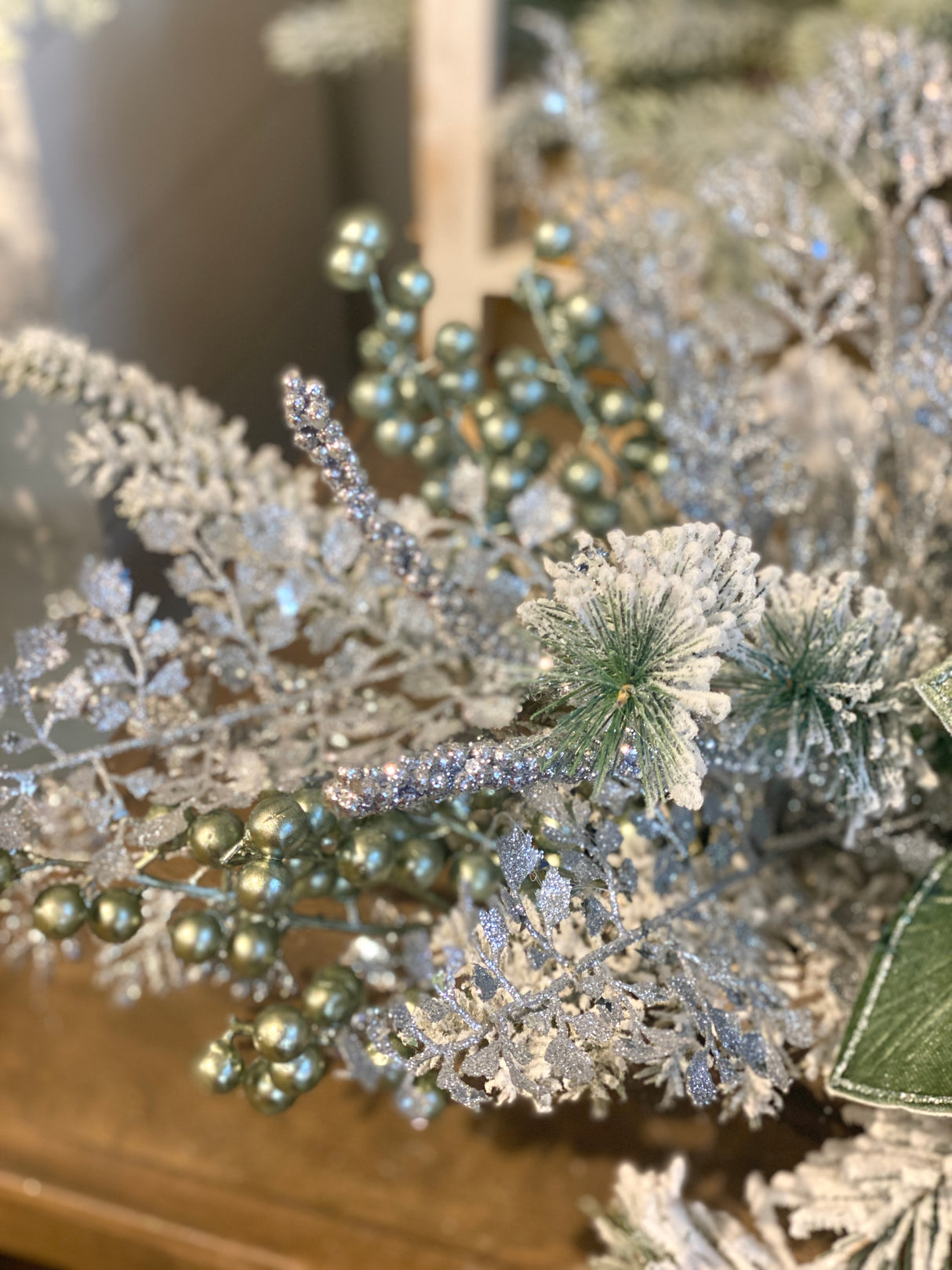 22" Spearmint Frost Centerpiece