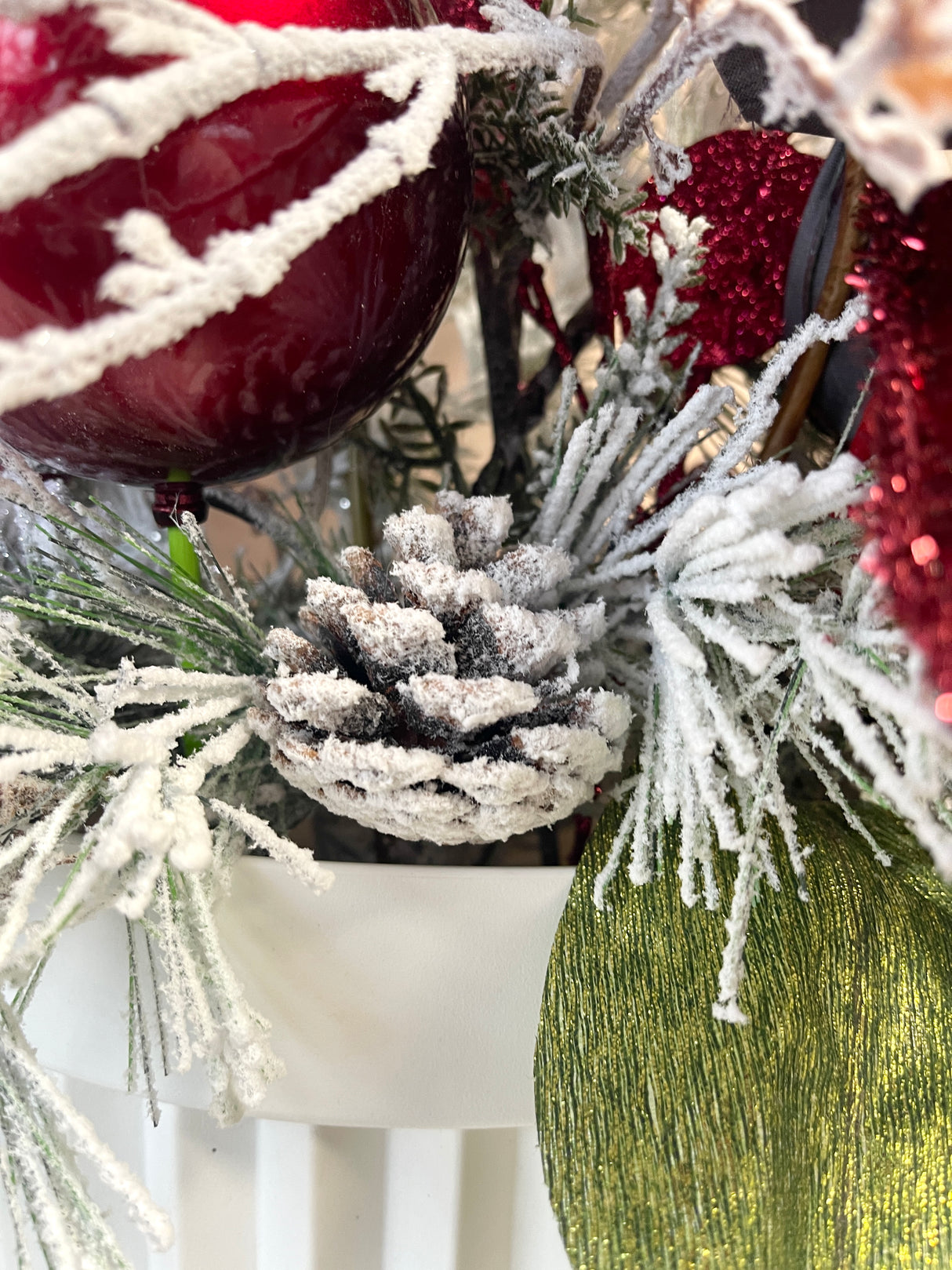 33” Snowy Wonder Porch Pot