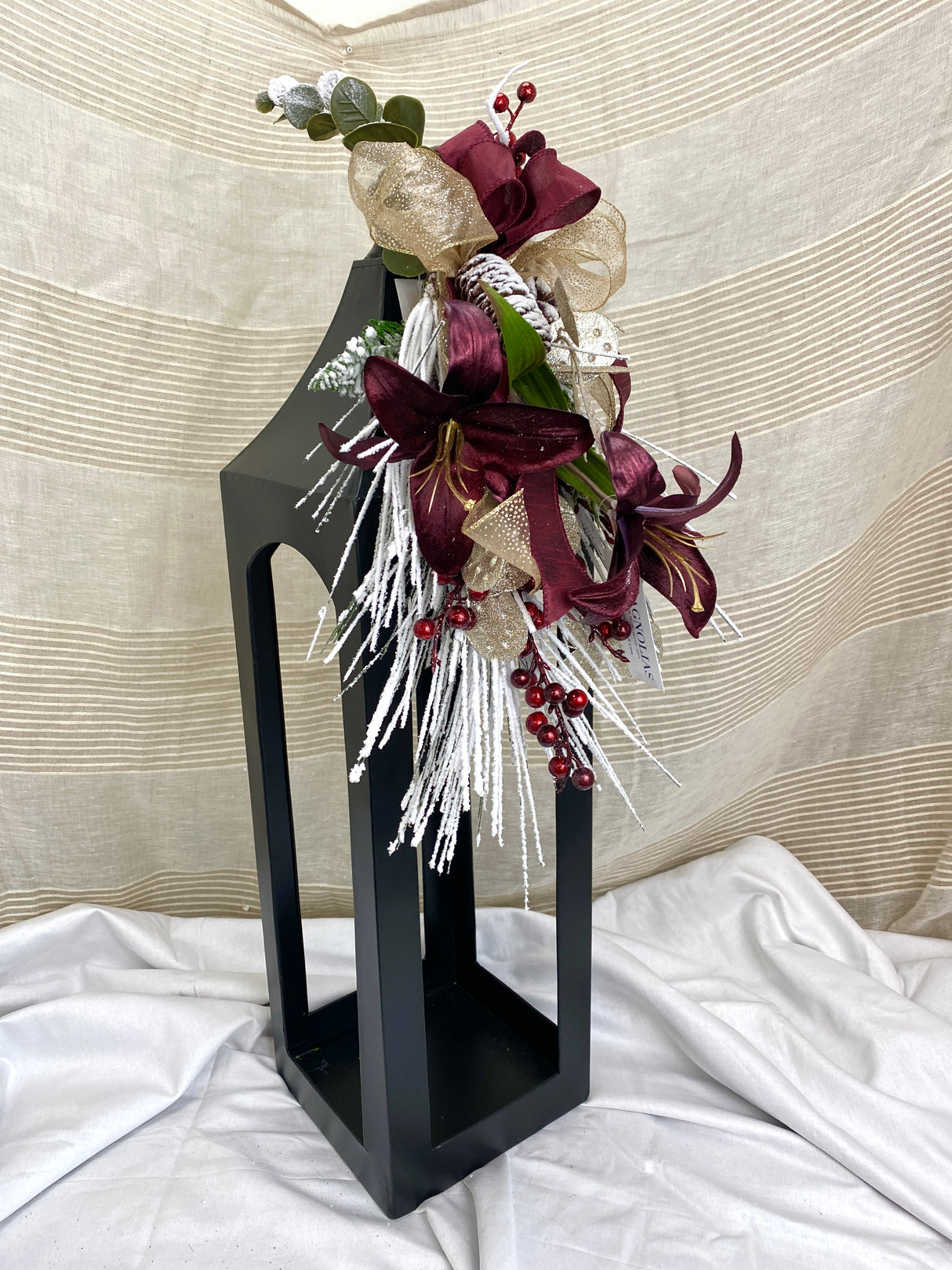 21" Winter Lily Lantern Swag