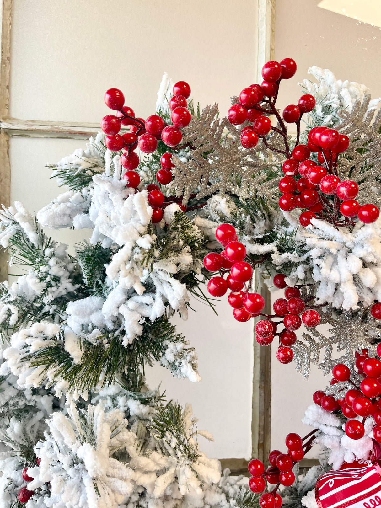 30" Snowy Christmas Wreath