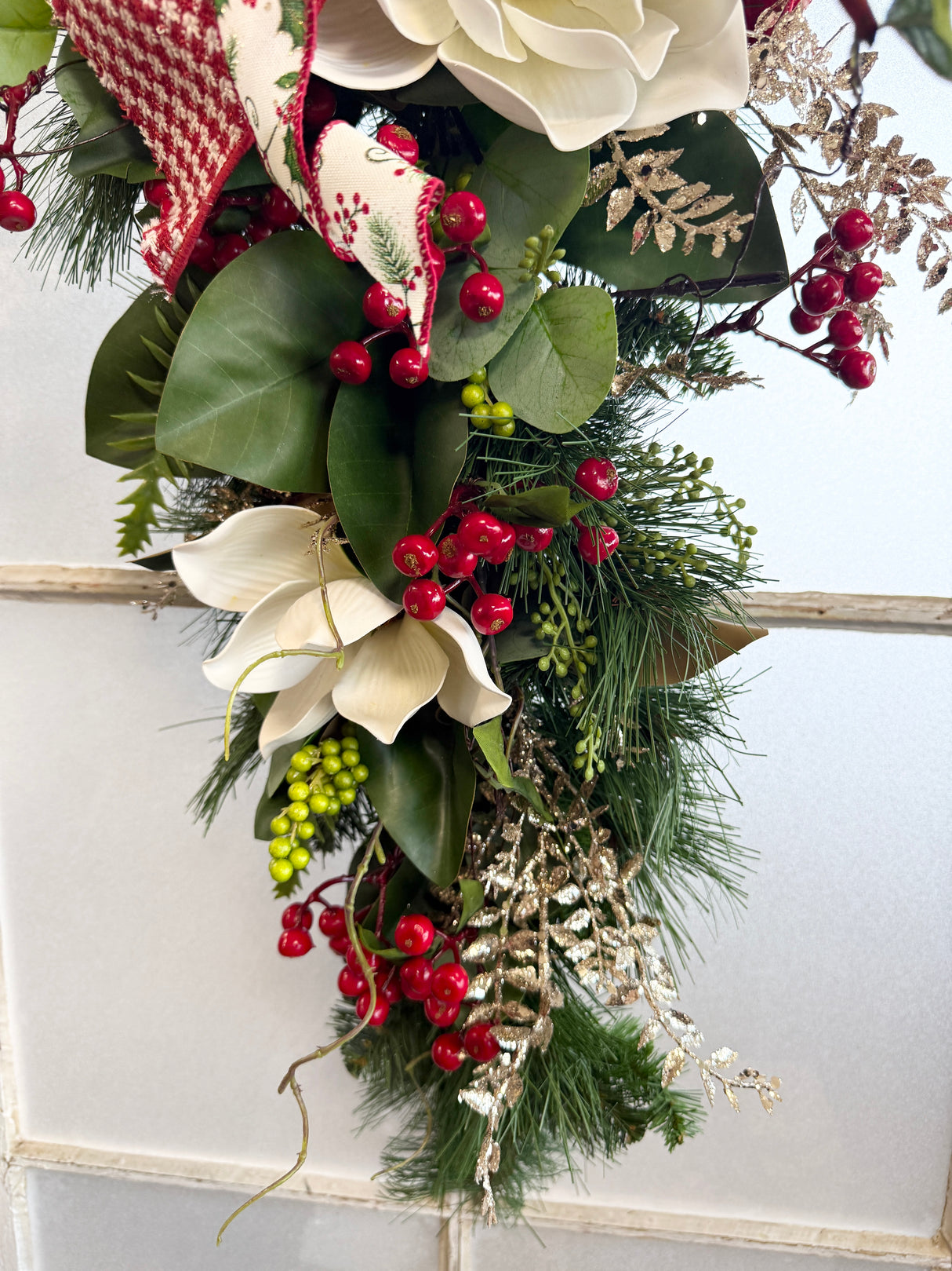 34" Magnolia Christmas Grace Teardrop Swag