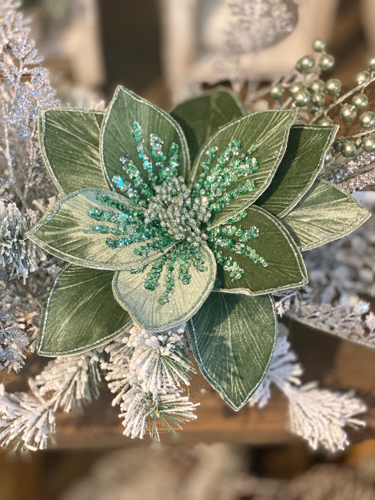 22" Spearmint Frost Centerpiece