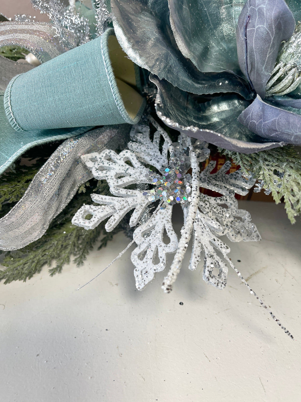 39" Arctic Grace Swag