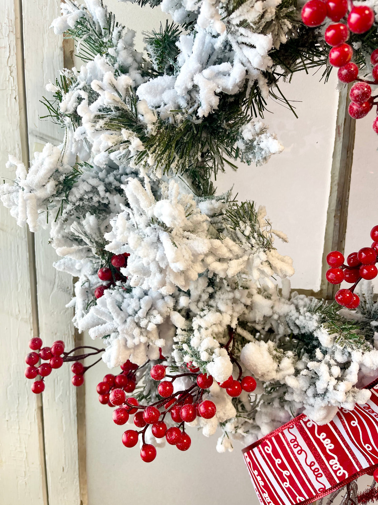 30" Snowy Christmas Wreath