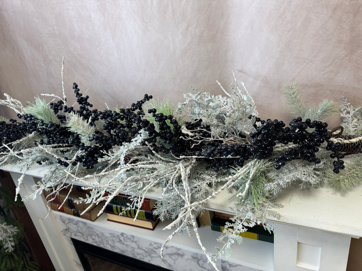 58" Bliss Navy Berry Garland