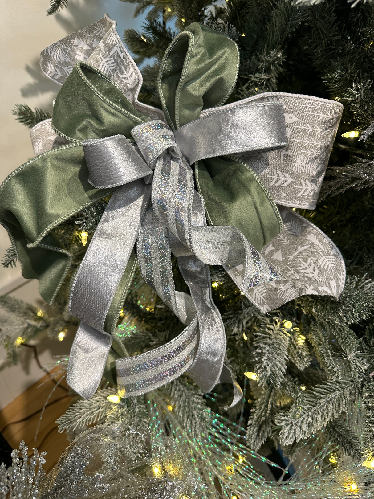 19" Velvet Vision Bow