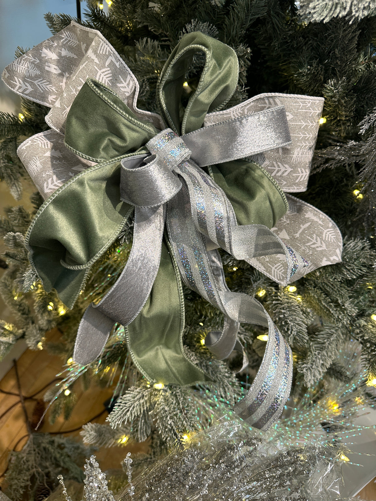 19" Velvet Vision Bow
