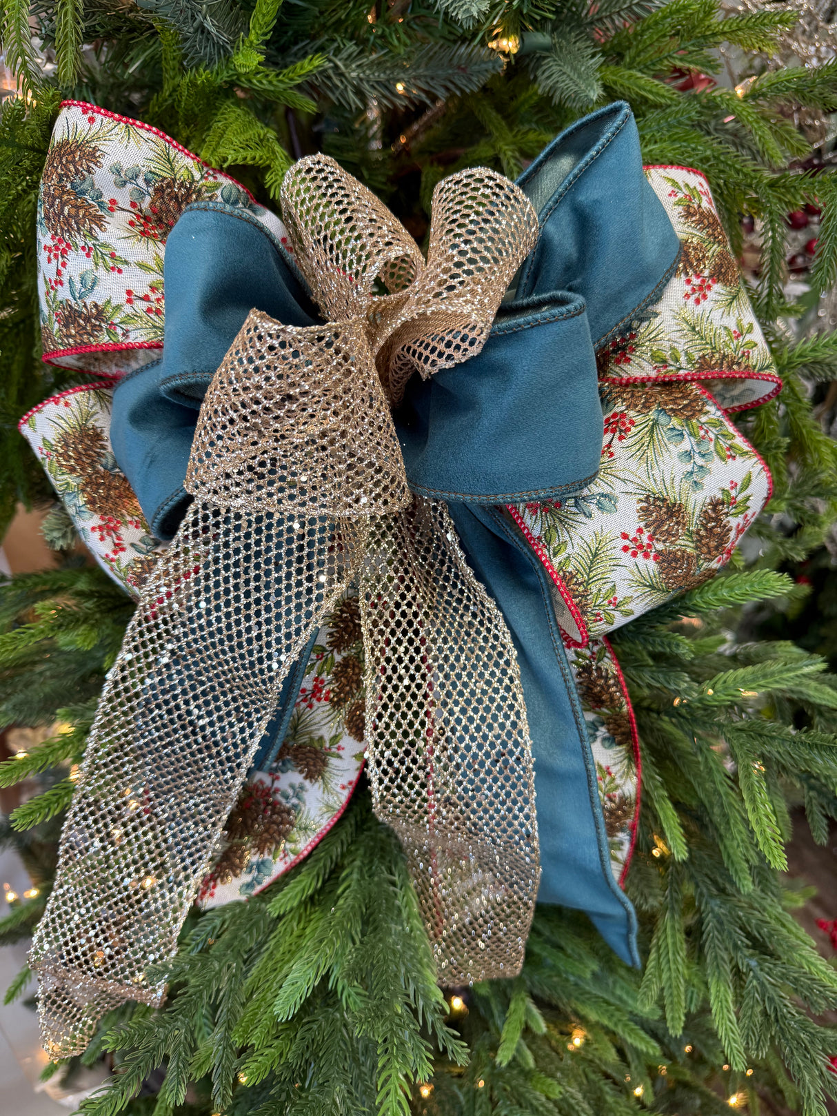 16" Enjoy the Holly Days Bow