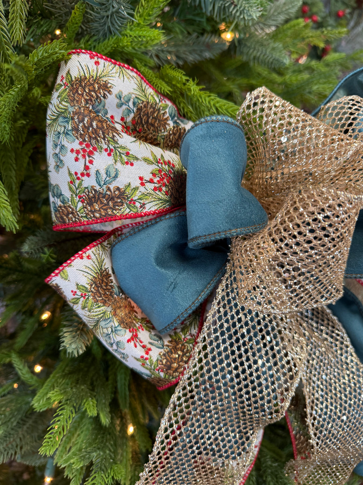 16" Enjoy the Holly Days Bow