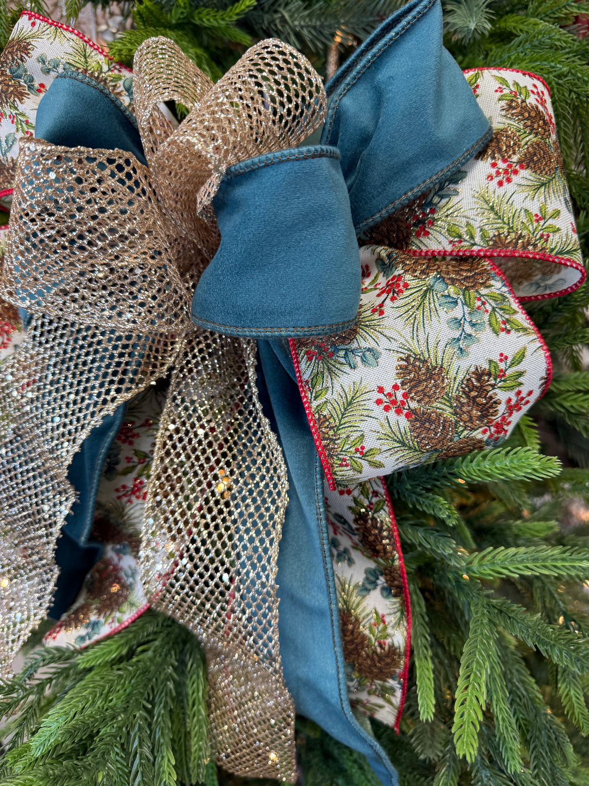 16" Enjoy the Holly Days Bow