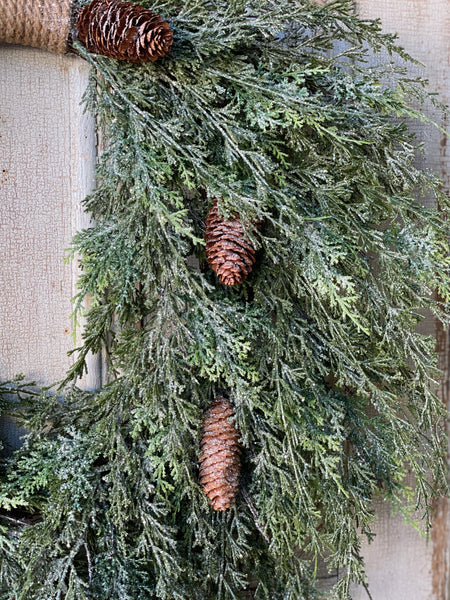 28" Silver Thread Cedar Wreath