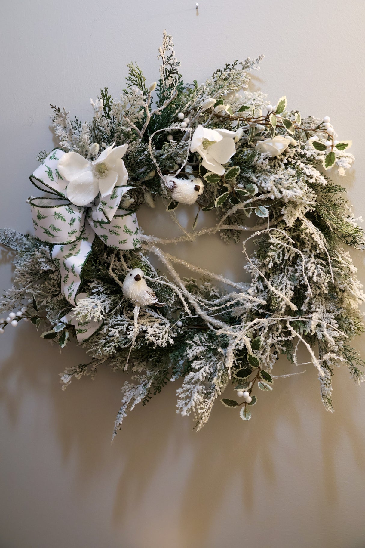 23" Frosty Magnolia Wreath